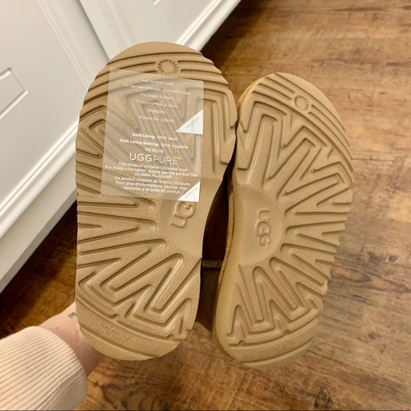 ☃️ 🆕UGG Classic II - Picture 6 of 7